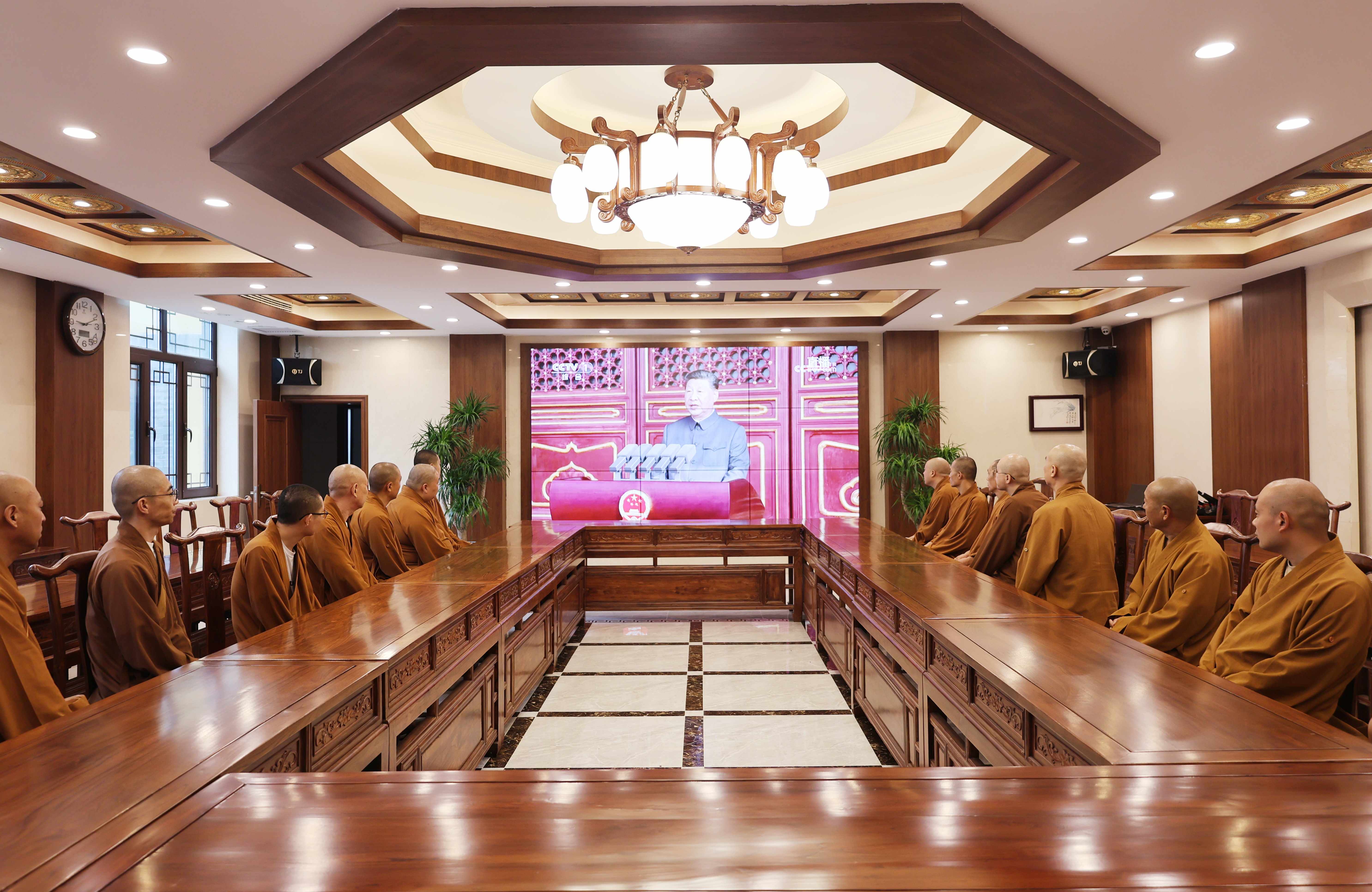 全市佛教界认真收听收看纪念中国人民抗日战争暨世界反法西斯战争胜利80周年大会